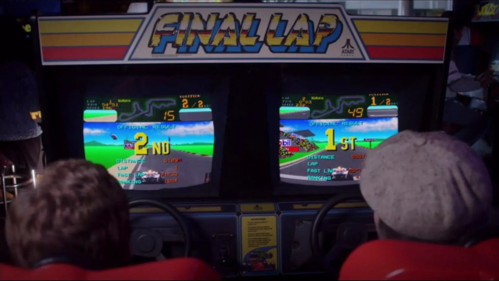 1980s 2 player arcade racing game Final Lap