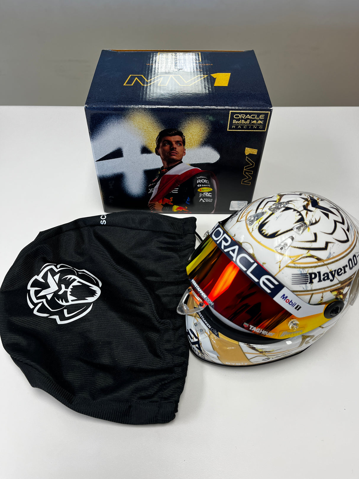 Max Verstappen 2024 World Champion 1:2 Helmet